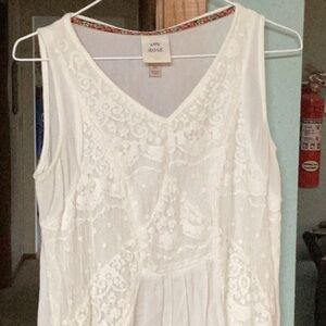 Very pretty Lacy dressy sleeveless top